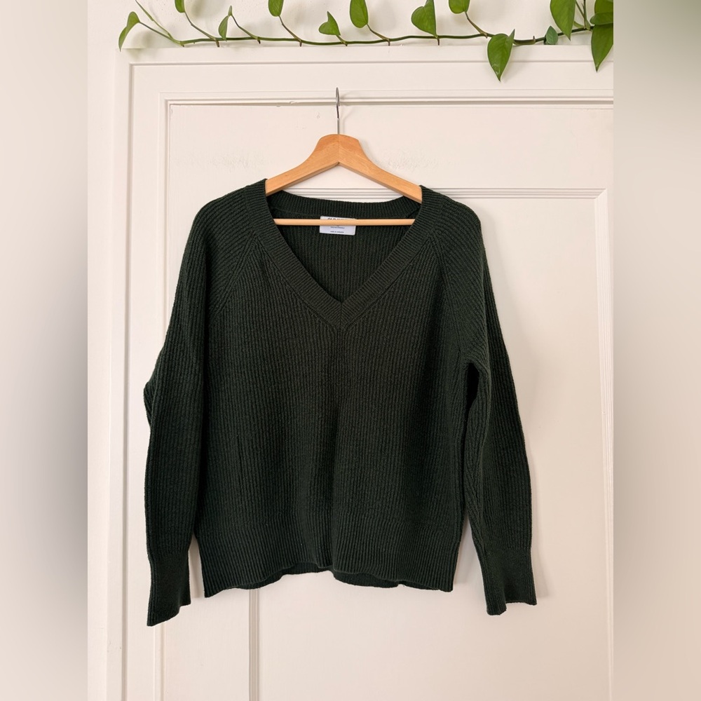 Old Navy Women's Dark Green V-Neck Ribbed Sweater